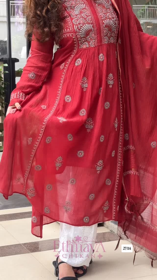 Crafted in Pure Mul Chanderi, this exquisite semi-stitched Kurta & Dupatta Set is adorned with delicate Mukai…